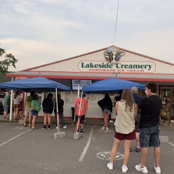 Lakeside Creamery - Line socially distanced - Ice Cream & Frozen Yogurt Near Me - Oakland, Maryland Lakeside Creamery - Line socially distanced - Ice Cream & Frozen Yogurt Near Me - Oakland, Maryland