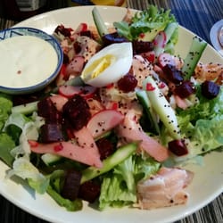 Oliver's - Salmon salad