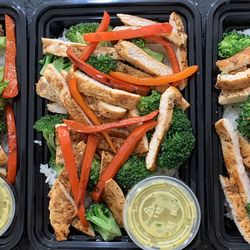 FireGrub Meal Prep - Chicken fajitas w/ rice and spicy avocado salsa