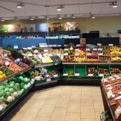 Denn's Biomarkt - Obst- und Gemüseabteil