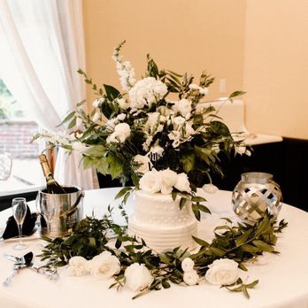 The Red Poppy - a wedding cake on a table - Coffee & Tea Near Me - Richmond, Kentucky The Red Poppy - a wedding cake on a table - Coffee & Tea Near Me - Richmond, Kentucky
