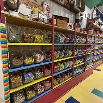 Hollywood Candy - Candy Stores Near Me - Omaha, Nebraska