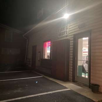 Buggy's Wash-N-Go-Laundromat - Outside of building (Night) - Laundromat Near Me - Indiana, Pennsylvania Buggy's Wash-N-Go-Laundromat - Outside of building (Night) - Laundromat Near Me - Indiana, Pennsylvania