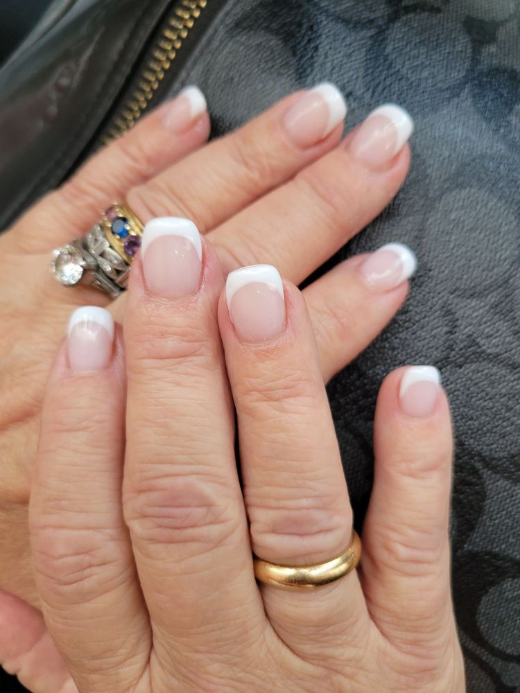Sunlight Nails Logo