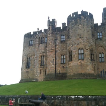 Alnwick Castle & Gardens - Landmarks & Historical Buildings Near Me - Alnwick, NBL Alnwick Castle & Gardens - Landmarks & Historical Buildings Near Me - Alnwick, NBL