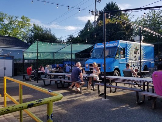 Chuck's Hop Shop Central District by null