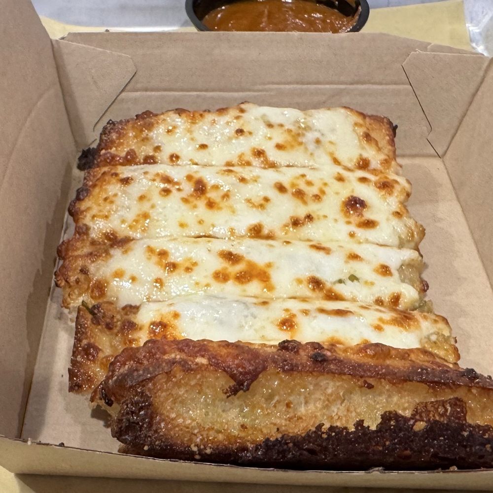 Bobbi’s - Cheesy garlic bread - Pizza Near Me - New Haven, Connecticut Bobbi’s - Cheesy garlic bread - Pizza Near Me - New Haven, Connecticut