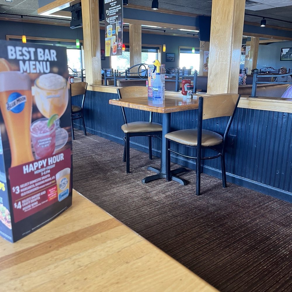 Applebee's Grill + Bar - Seating - Sports Bars Near Me - Bradley, Illinois