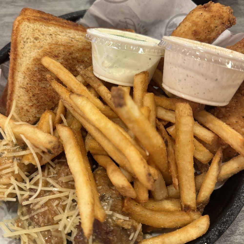 Slim Chickens - Chicken Wings Near Me - Goodyear, Arizona Slim Chickens - Chicken Wings Near Me - Goodyear, Arizona