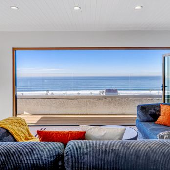 Casa Bella - living room ocean view - Vacation Rentals Near Me - Manhattan Beach, California Casa Bella - living room ocean view - Vacation Rentals Near Me - Manhattan Beach, California