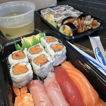 Maguro - Spicy Tuna Roll Nigiri - Sushi Bars Near Me - Brookline, Massachusetts