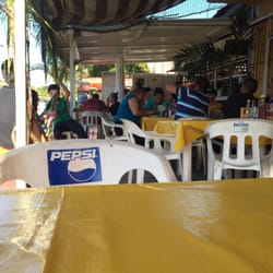 Mr Beach Tacos & Caldos - Ambiente playero estando a 40 km del mar.