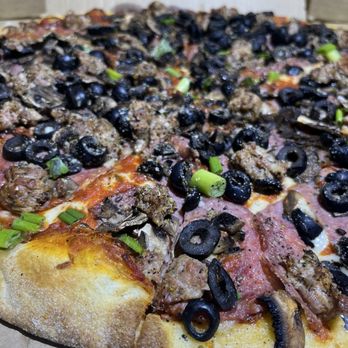 Luigi's Pizza Parlor - Luigi special w/ green onion - Pizza Near Me - Sacramento, California
