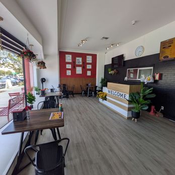 Throwdown Soulfood - Cute space! - Soul Food Near Me - Long Beach , California