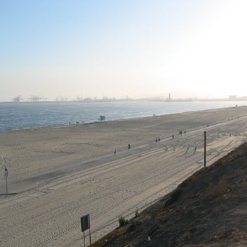 Shoreline Pedestrian Bikepath - view of bike path from bluff, facing west - Parks Near Me - Long Beach, California Shoreline Pedestrian Bikepath - view of bike path from bluff, facing west - Parks Near Me - Long Beach, California