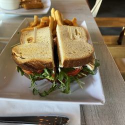 My Little Paris Cafe & Play - Sandwich
