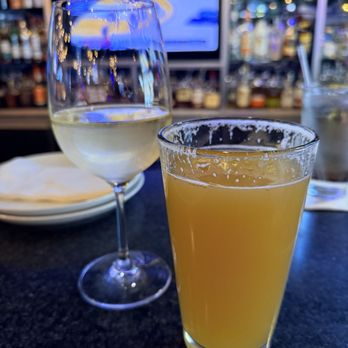Hal's Bar and Grill - Moscato & draft beer - American Near Me - Pittsburgh, Pennsylvania Hal's Bar and Grill - Moscato & draft beer - American Near Me - Pittsburgh, Pennsylvania