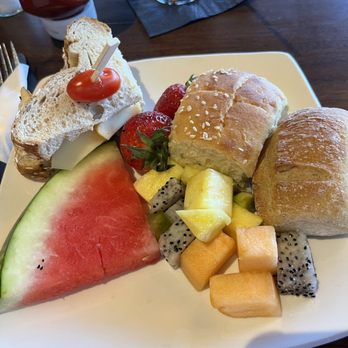 Black Label Tavern - Salad Near Me - Shelby Township, Michigan