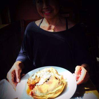 Cafe il Mondo - Greek Calzone - Pizza Near Me - Honokaa, Hawaii Cafe il Mondo - Greek Calzone - Pizza Near Me - Honokaa, Hawaii