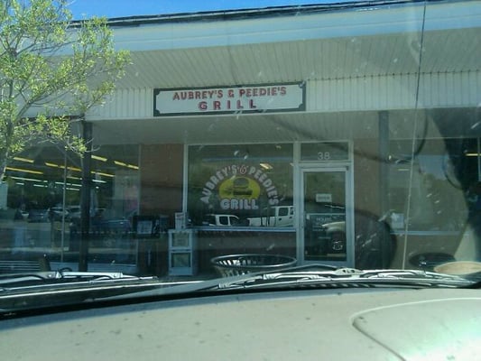 Aubreys and Peedies Grill by null