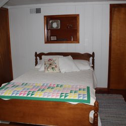 Walker Family Inn - Upstairs bedroom #1
