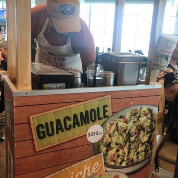 Air Margaritaville - Tableside guacamole and pico de gallo. Always a final stop on our way home. - Bars Near Me - Cancún, ROO Air Margaritaville - Tableside guacamole and pico de gallo. Always a final stop on our way home. - Bars Near Me - Cancún, ROO