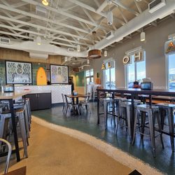 Hawaiian Bros - Spacious dining area!