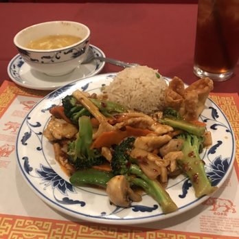 Twin Lion Chinese Restaurant - Hunan Chicken - Chinese Near Me - Austin, Texas
