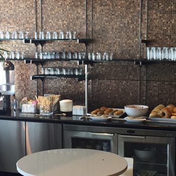 Delta Sky Club - Carbs-a-plenty - Airport Lounges Near Me - Saint Paul, Minnesota