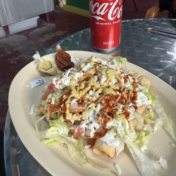 El Farolito - Flautas de pollo, chicharron prensado, rajas con queso...DELICIOUS! - Burgers Near Me - San Antonio, Texas El Farolito - Flautas de pollo, chicharron prensado, rajas con queso...DELICIOUS! - Burgers Near Me - San Antonio, Texas