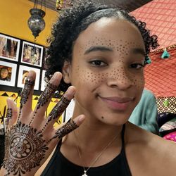 The Original Henna Company - Hand and face freckles Henna