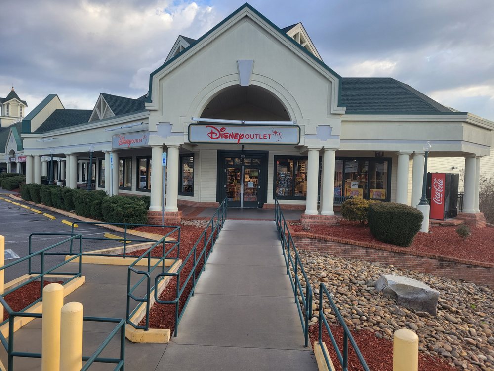 DISNEY STORE Updated September 2024 14 Photos & 16 Reviews 1645