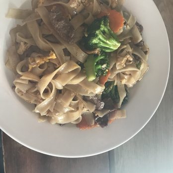Tara Thai Kitchen - Pad Sew Ew - Thai Near Me - El Paso, Texas Tara Thai Kitchen - Pad Sew Ew - Thai Near Me - El Paso, Texas