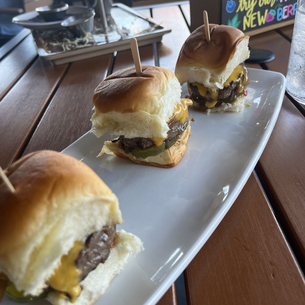 Mini cheeseburger sliders