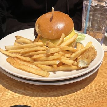 Applebee's Grill + Bar - Classic Cheeseburger - American Near Me - Middletown, New Jersey Applebee's Grill + Bar - Classic Cheeseburger - American Near Me - Middletown, New Jersey