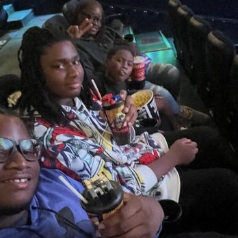 AMC TOWN SQUARE 18 - Updated April 2025 - 1035 Photos & 1014 Reviews