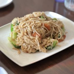 Lotus - Drunken noodle stir fry with chicken (lunch special)