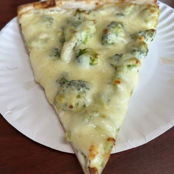 La Pizza - Really good slice of white with broccoli! - Pizza Near Me - Roseland, New Jersey La Pizza - Really good slice of white with broccoli! - Pizza Near Me - Roseland, New Jersey