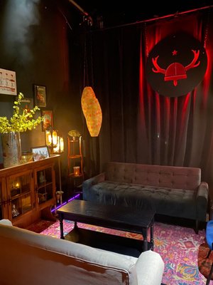 Skaalvenn Distillery & Cocktail Lounge by null