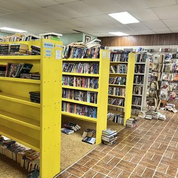 Book Nook - Books and books - Bookstores Near Me - Cadillac, Michigan