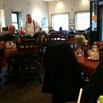 Sweet Maple Cafe - Down home kitchen decor - American Near Me - Chicago, Illinois