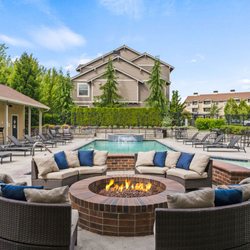The Reserve at Columbia Tech Center Apartments - Outdoor Fire Elements with Seating