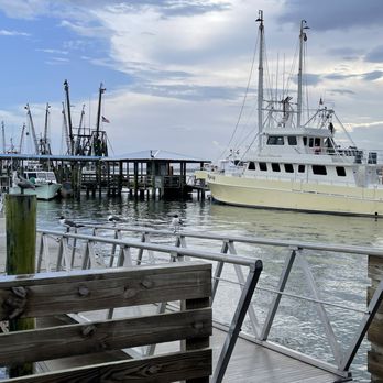 Safe Harbor Seafood - My Friday night dinner view. Relaxing! - Seafood Near Me - Jacksonville, Florida
