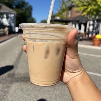 Aromas Coffeehouse & Cafe - Vanilla Chai Latte - Coffee & Tea Near Me - Williamsburg, Virginia