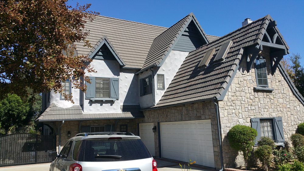 Slide of Daniel Roofing & Construction