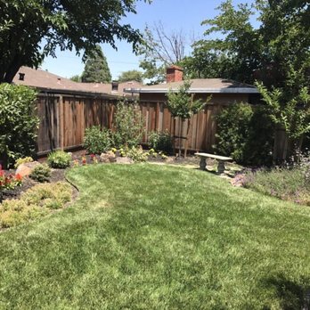 Jennifer Craven Landscape Design - a backyard with a wooden fence - Landscaping Near Me - Pleasanton, California Jennifer Craven Landscape Design - a backyard with a wooden fence - Landscaping Near Me - Pleasanton, California