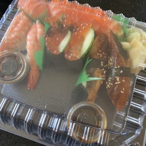 Photo of Sushi House - Palo Alto, CA, United States. Nigiris: Salmon, evil, ikura, Unagi.