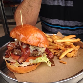 1909 - Best burger ever! - Bars Near Me - Temecula, California