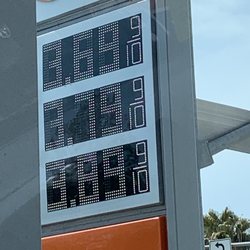 76 Gas Station - Gas price