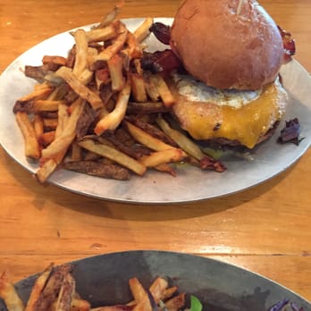 bisQit - Deluxe burger - Burgers Near Me - Pawleys Island, South Carolina